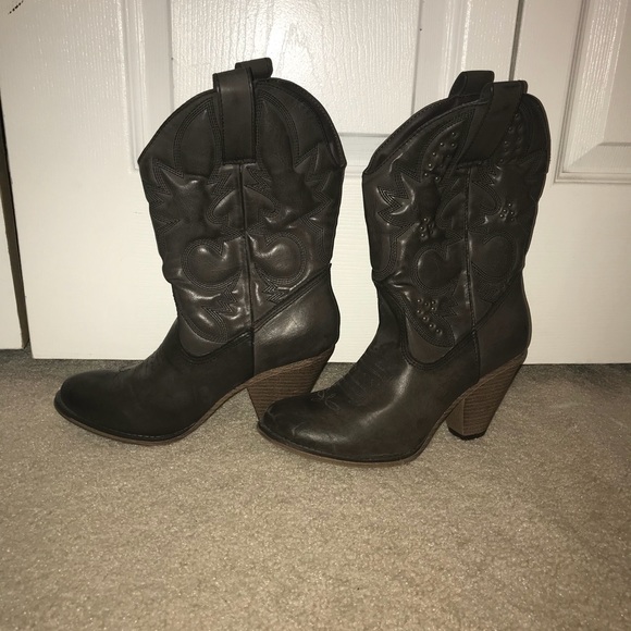 Shoes - Brown cowboy boots